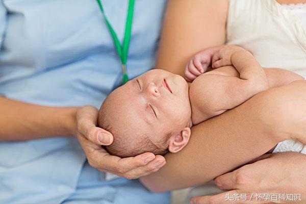 90%新生兒媽媽都不會正確抱嬰兒，跟林志穎學學吧！