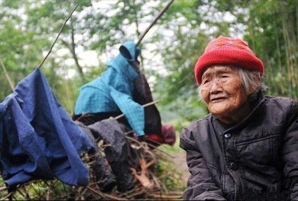 兒子愛上傻媳婦，她過門後我食不下咽，幾年後我卻對她感恩戴德