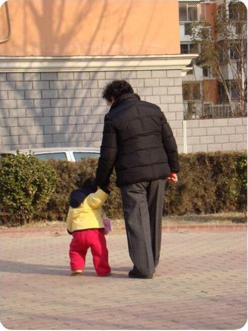 接岳母來照顧兒子，三個月給她兩萬，兒子跟我說一話，我趕走她