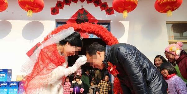 哥哥去世，嫂子懷著孕改嫁村裡光棍，孩子出生後，全村炸鍋