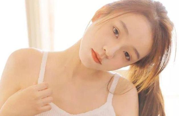 外出打工兒子交給大嫂照顧，身份證忘拿回了趟家，看見一幕我哭了