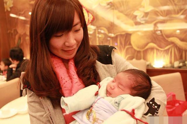 做上門女婿五年，老婆生二胎時爸媽來看望，俺把爸媽趕出家門！