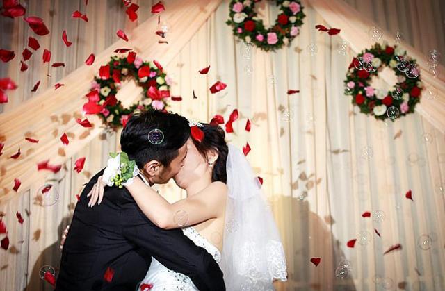 小叔子結婚，公婆拒絕我參加，看了婚禮視頻，我想離婚了！