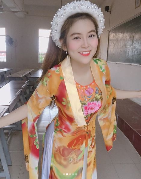 男學生暴動！美腿女大生是未來「小學老師」…性感私拍露兇器：這上課會受不了(15P) - 東南亞正妹老師