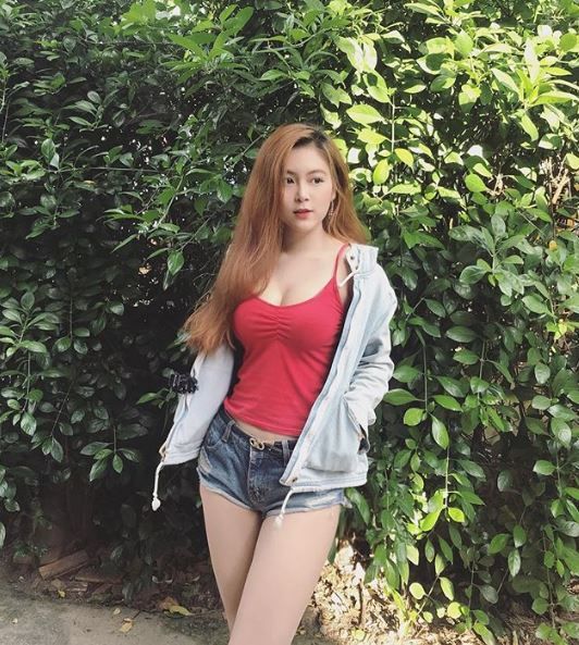 男學生暴動！美腿女大生是未來「小學老師」…性感私拍露兇器：這上課會受不了(15P) - 東南亞正妹老師