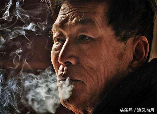 母親連生6個女兒，一家人都抬不起頭，數年後家裡開進6輛豪車