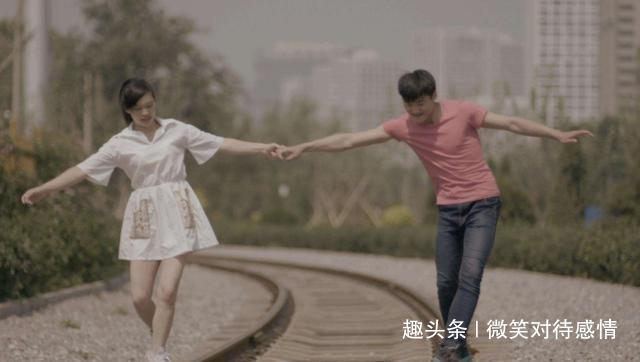 婚後妻子始終不孕，丈夫離了婚，3年後偶遇一對母子，當場不淡定