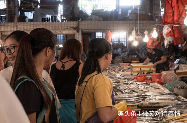 婚後妻子始終不孕，丈夫離了婚，3年後偶遇一對母子，當場不淡定