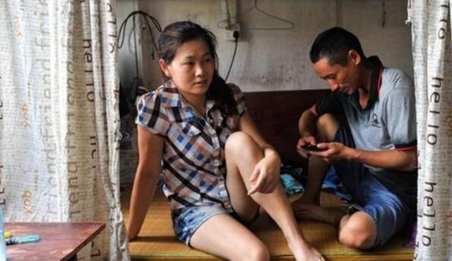 六旬婆婆再嫁，才過了三天就哭著回了家，讓我們全家成了村裡笑話