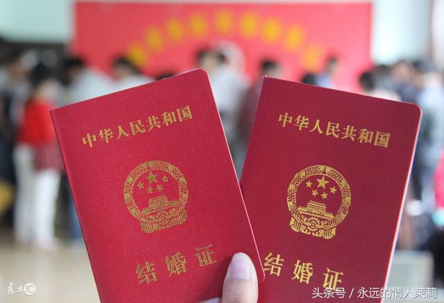 小叔子新婚我隨禮五千塊，他笑著收下，半年後還我把門鑰匙！