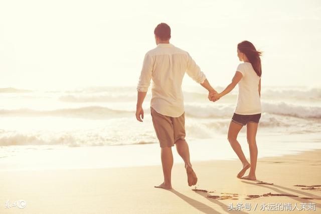小叔子新婚我隨禮五千塊，他笑著收下，半年後還我把門鑰匙！
