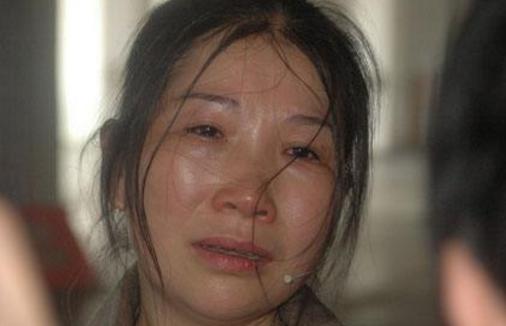 去有錢女婿家住，女婿端出一盤剩菜，女兒的話我狠狠扇自己一巴掌