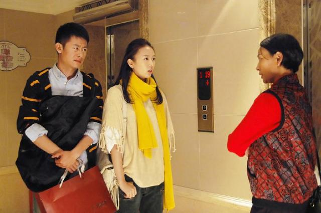 嫁給有錢丈夫，離婚時連結婚買的衣服也不讓帶！慶幸自己沒生孩子