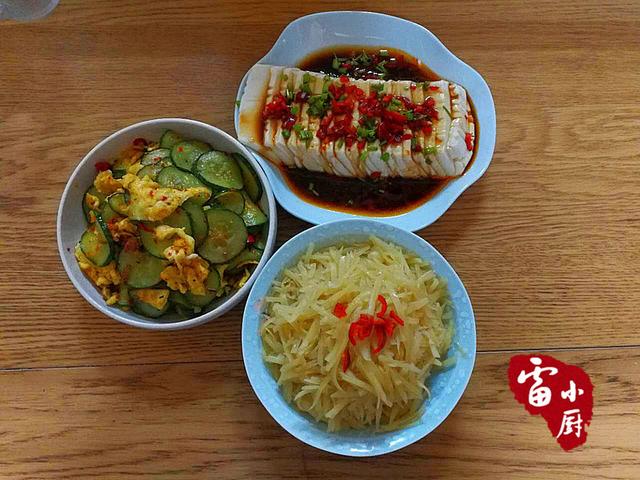 每天七點下班到家，給老公做3道菜，葷素都有，他卻嫌棄太簡單