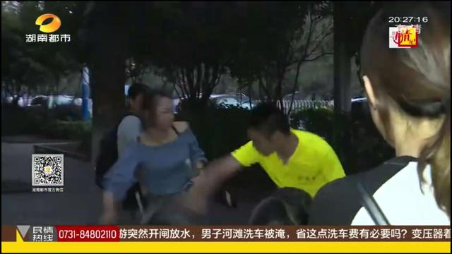 夫妻「假離婚」卻成真，丈夫勸妻子：要微笑面對，律師：可以去告他
