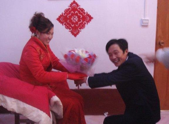 結婚時公婆哭窮沒給彩禮，我娘家陪嫁一套房，翻看朋友圈我想悔婚