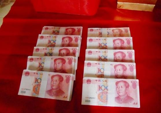 結婚時婆婆說我媽媽賣女兒，看到我爸媽給的本，婆婆一句話不敢吭