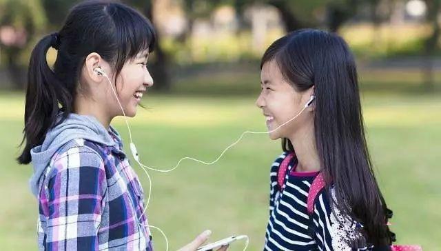 房子拆遷婆婆分我五十萬，隨後娘家打來電話，我立馬把卡還給婆婆