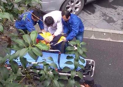 一胎生下兩個娃，婆家人不聞不問，產婦帶著孩子，從醫院跳樓身亡