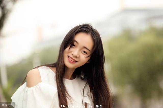 離婚三年前妻沒改嫁，我帶漂亮女友去炫耀，打開門我狂扇女友嘴巴