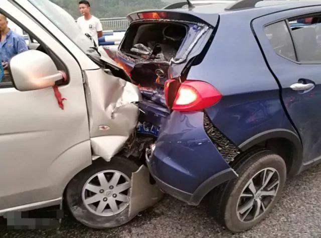 當你剎車失靈了，撞牆和撞樹哪個才能活下來