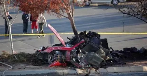 當你剎車失靈了，撞牆和撞樹哪個才能活下來