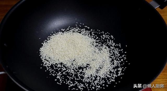 別只會用紫菜煮湯喝，教你用紫菜做【芝麻海苔碎】，鮮香酥脆，大人小孩都愛吃！
