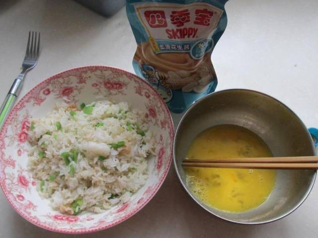 蛋炒飯翻新花樣做成蛋皮卷炒飯, 不一樣的吃法, 不一樣的味道, 孩子們特別喜歡~