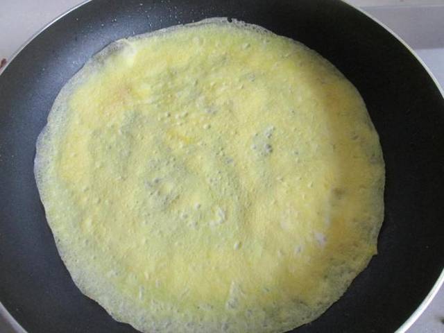 蛋炒飯翻新花樣做成蛋皮卷炒飯, 不一樣的吃法, 不一樣的味道, 孩子們特別喜歡~