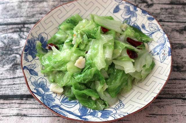 捲心菜這樣做比干鍋包菜好，減肥補充維生素，冬天多吃這菜不感冒