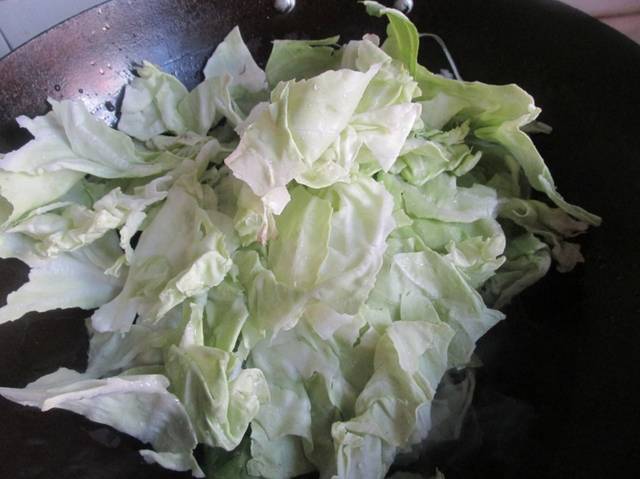 捲心菜這樣做比干鍋包菜好，減肥補充維生素，冬天多吃這菜不感冒