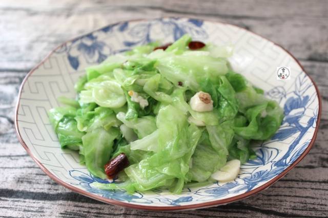 捲心菜這樣做比干鍋包菜好，減肥補充維生素，冬天多吃這菜不感冒