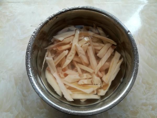 蓮藕炸一下，比薯條好吃，比鍋巴香，酥的掉渣，3斤藕都不夠吃