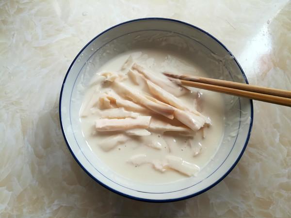 蓮藕炸一下，比薯條好吃，比鍋巴香，酥的掉渣，3斤藕都不夠吃