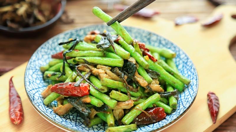 豆角最愛這麼吃，咸香帶辣，比吃肉更過癮！ 