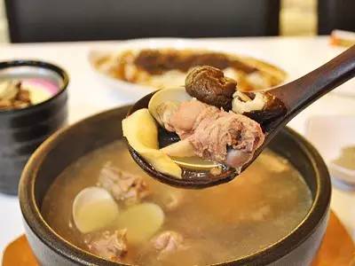 太好喝了！原來要這樣「燉雞湯」才對，只要簡單三招，六星級美味雞湯讓你立刻端上桌