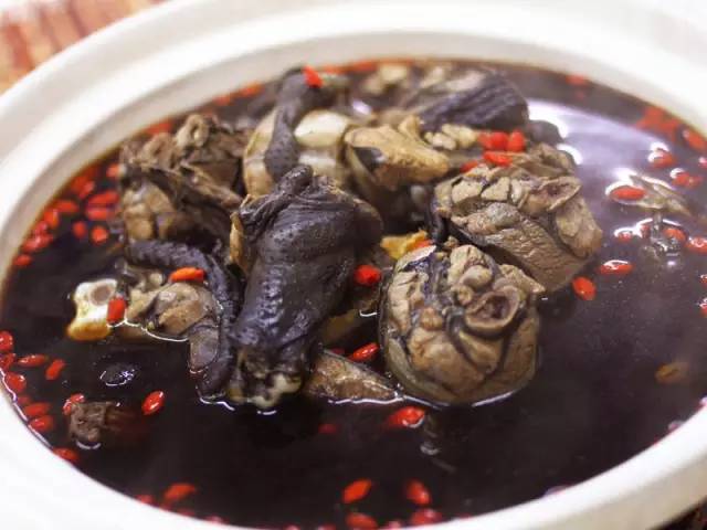 太好喝了！原來要這樣「燉雞湯」才對，只要簡單三招，六星級美味雞湯讓你立刻端上桌