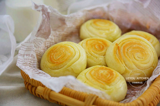 1碗麵粉、1包牛奶、1個雞蛋，烙好的餅和麵包一樣好吃