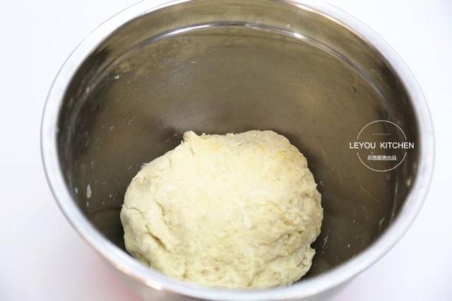 1碗麵粉、1包牛奶、1個雞蛋，烙好的餅和麵包一樣好吃