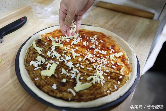 你會做雙底料披薩嗎？原來這麼簡單，一看就會，好吃還放心！ 