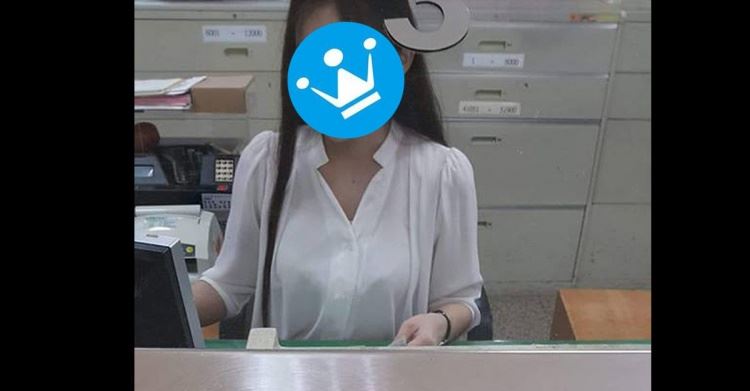 「銀行妹子好正」他去開戶被行員煞到… 趕緊用手機偷拍！