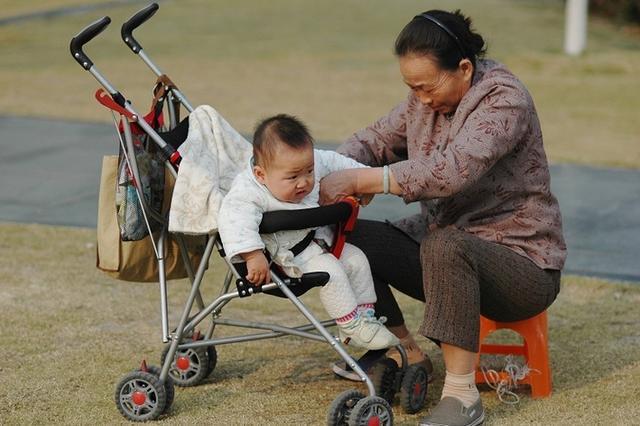 人販子騙術又出新招，告訴孩子：遇見這3種人，趕快往人多的地方跑！