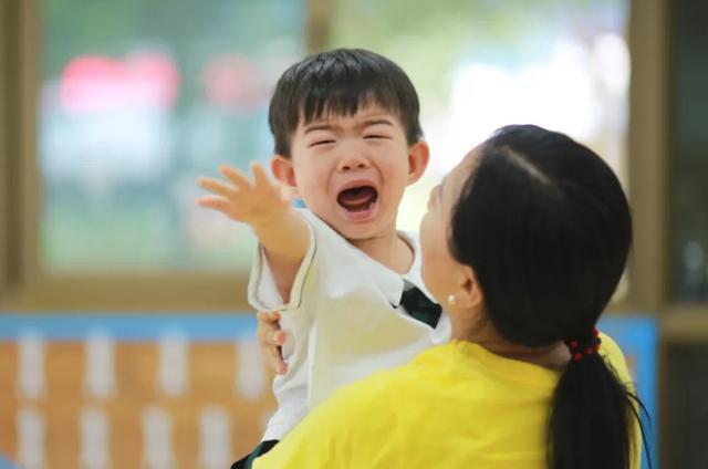 人販子騙術又出新招，告訴孩子：遇見這3種人，趕快往人多的地方跑！