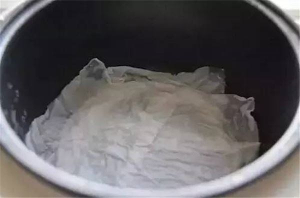 媽媽怎麼把雞蛋一個一個打進製冰盒內？得知真相後，你會發現這真的太神啦！