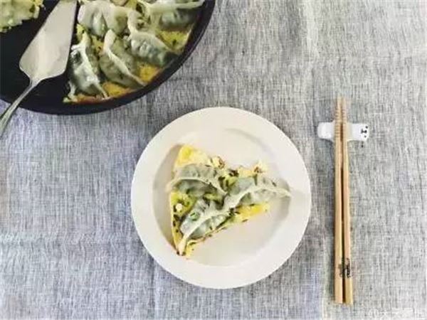 媽媽怎麼把雞蛋一個一個打進製冰盒內？得知真相後，你會發現這真的太神啦！