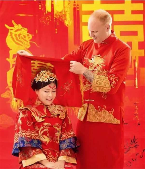 19個世界各地傳統的結婚服飾，忽然覺得自己結婚穿白紗簡直遜斃了！