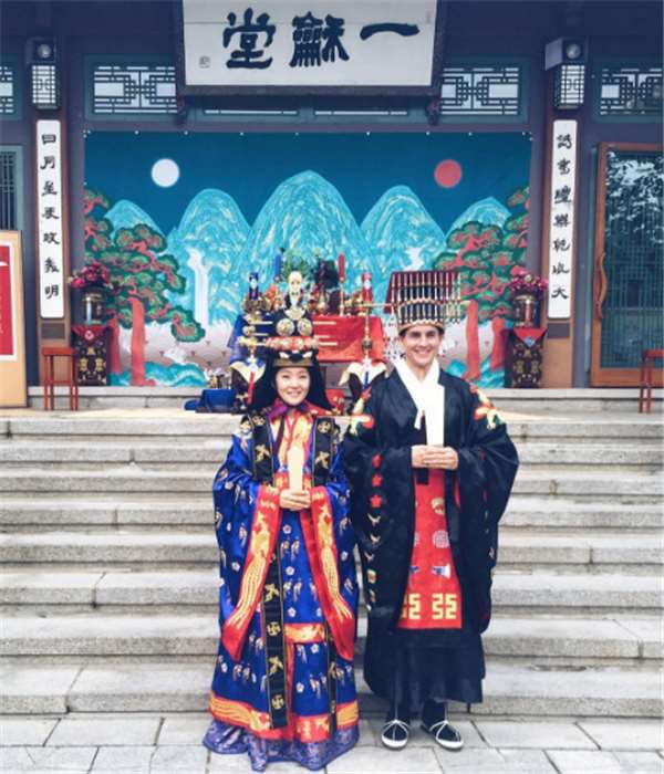 19個世界各地傳統的結婚服飾，忽然覺得自己結婚穿白紗簡直遜斃了！