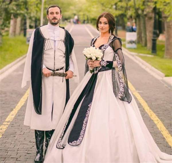 19個世界各地傳統的結婚服飾，忽然覺得自己結婚穿白紗簡直遜斃了！