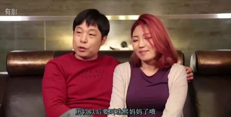 夜晚打著手電筒去哥哥房間的清純妹妹