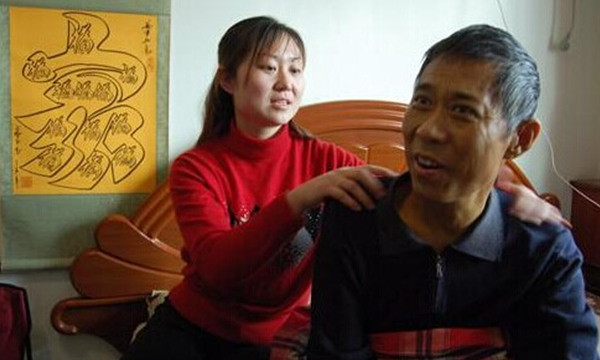 美貌兒媳與公公偷情十年！曾墮胎四次露骨聊天震驚家人！ 